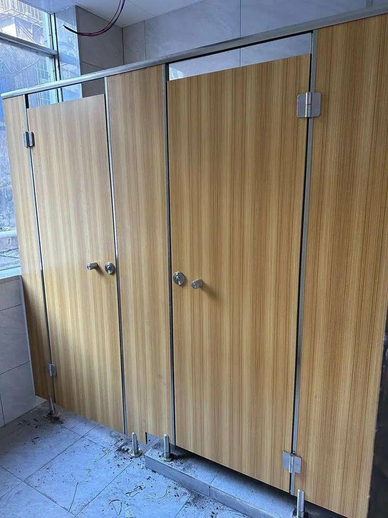 江蘇恒屹建材商場公共衛(wèi)生間隔斷加工服務(wù)