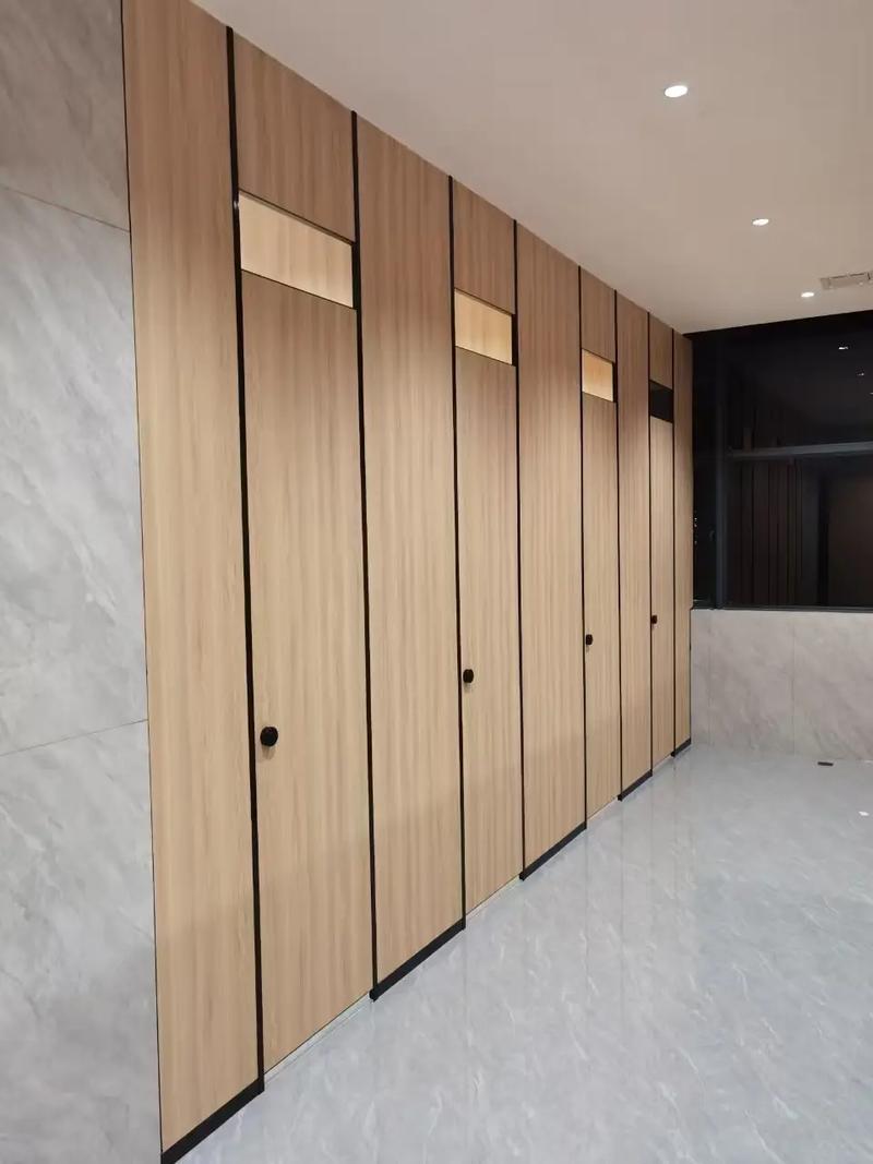 光谷1號國際青年匯寫字樓公共衛(wèi)生間隔斷 抗倍特板的卓越選擇