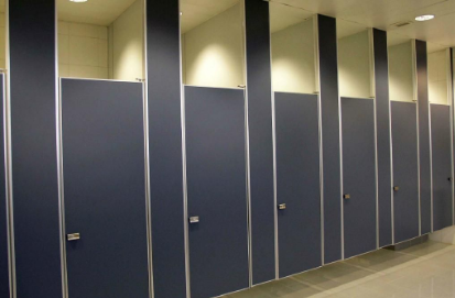 公共衛生間隔斷板材料選擇指南 從耐用性、美觀到實用性的全面考量